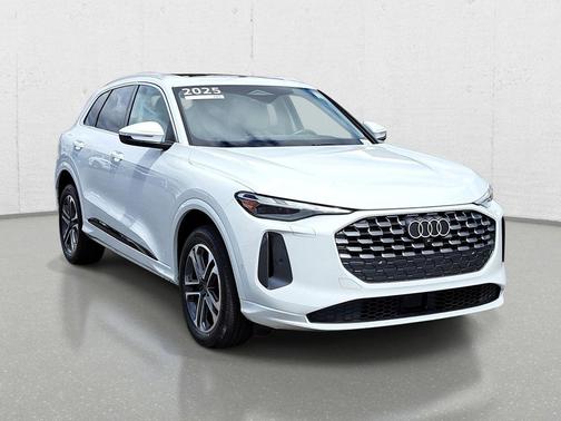 Glacier White Metallic 2025 Audi Q5 Premium TFSI quattro S tronic