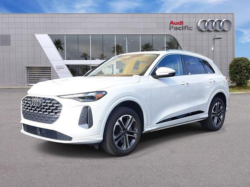 Glacier White Metallic 2025 Audi Q5 Premium TFSI quattro S tronic