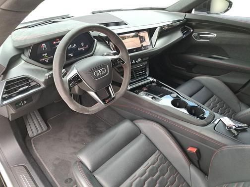 Suzuka Gray Metallic 2022 Audi RS e-tron GT quattro