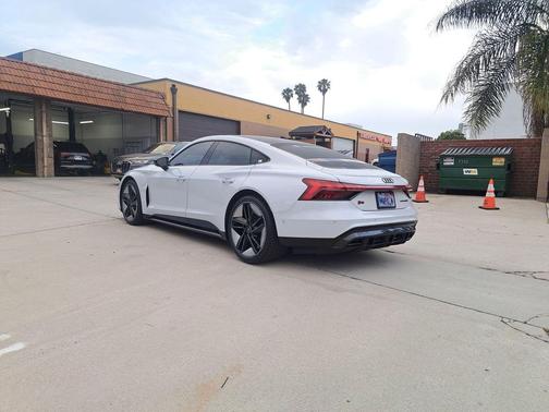 Suzuka Gray Metallic 2022 Audi RS e-tron GT quattro