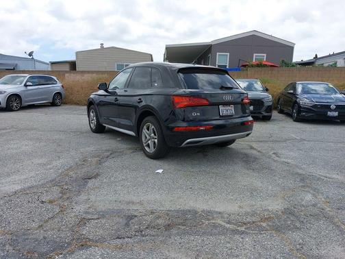 Brilliant Black 2018 Audi Q5 2.0T Premium