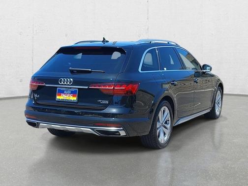 Mythos Black Metallic 2023 Audi A4 allroad 45 Premium Plus