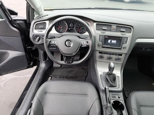 Black 2016 Volkswagen Golf TSI SE 4-Door