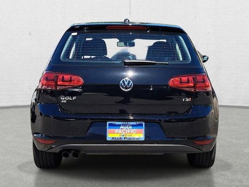 Black 2016 Volkswagen Golf TSI SE 4-Door