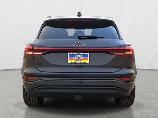 2025 Audi Q6 e-tron Premium Plus quattro