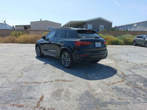 Mythos Black Metallic 2025 Audi Q3 Premium 45 TFSI S line quattro Tiptronic