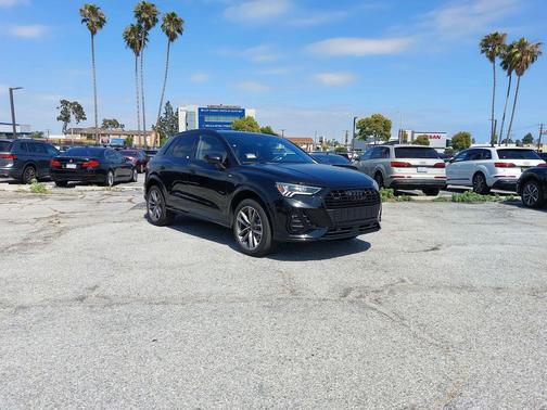 Mythos Black Metallic 2025 Audi Q3 Premium 45 TFSI S line quattro Tiptronic