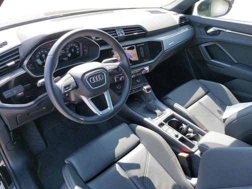 Mythos Black Metallic 2025 Audi Q3 Premium 45 TFSI S line quattro Tiptronic