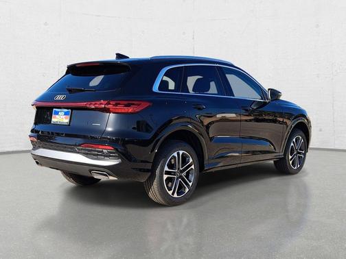 Mythos Black Metallic 2026 Audi Q5 Premium TFSI quattro S tronic