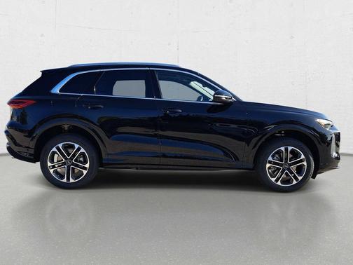 Mythos Black Metallic 2026 Audi Q5 Premium TFSI quattro S tronic
