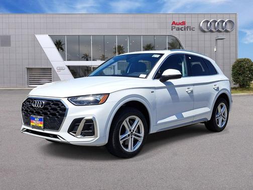 Glacier White Metallic 2023 Audi Q5 e 55 S line Premium Plus