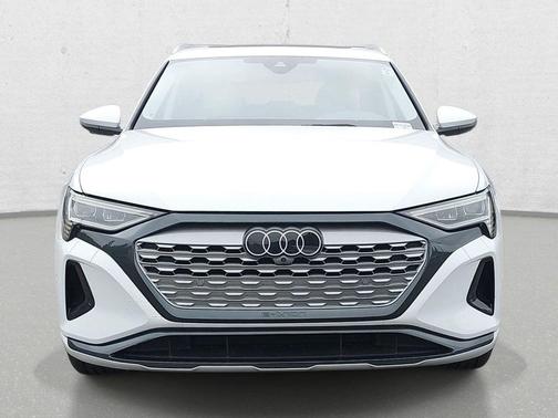 Glacier White Metallic 2024 Audi Q8 e-tron Premium Plus