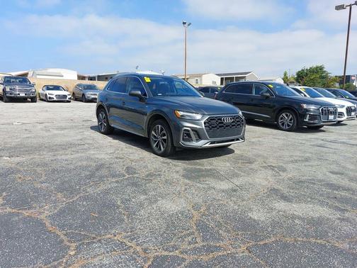 Daytona Gray Pearl Effect 2022 Audi Q5 45 S line Prestige