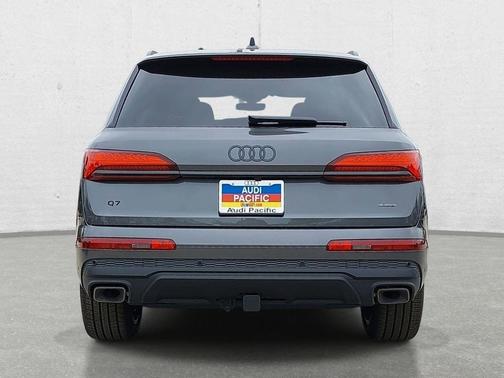Samurai Gray Metallic 2026 Audi Q7 45 Premium Plus