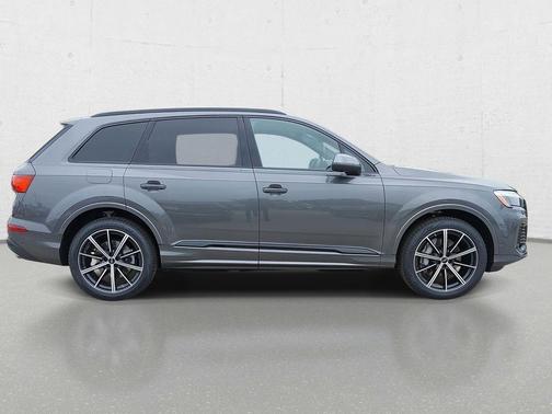 Samurai Gray Metallic 2026 Audi Q7 45 Premium Plus