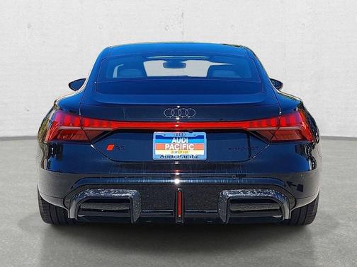 Mythos Black Metallic 2026 Audi RS e-tron GT quattro