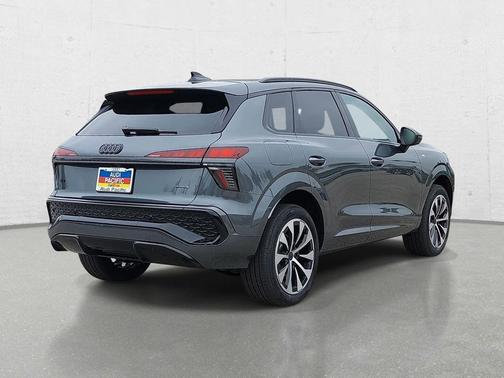 Daytona Gray Pearl Effect 2026 Audi Q3 TFSI quattro S tronic