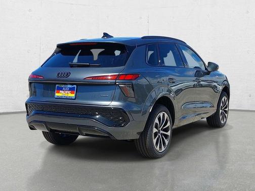 Daytona Gray Pearl Effect 2026 Audi Q3 TFSI quattro S tronic