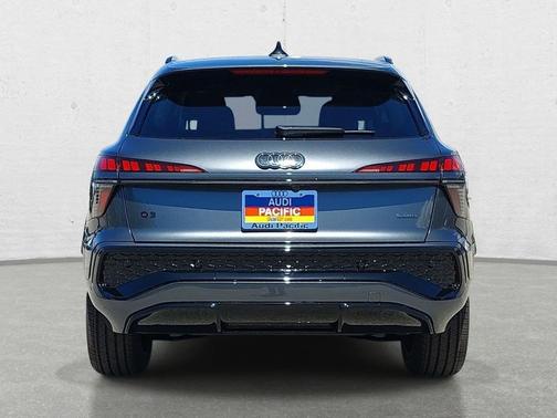 Daytona Gray Pearl Effect 2026 Audi Q3 TFSI quattro S tronic