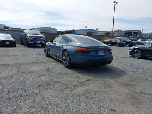 Kemora Gray Metallic 2023 Audi e-tron GT Premium Plus quattro