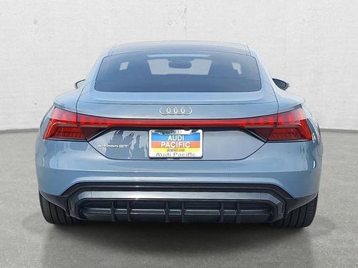 Kemora Gray Metallic 2023 Audi e-tron GT Premium Plus quattro