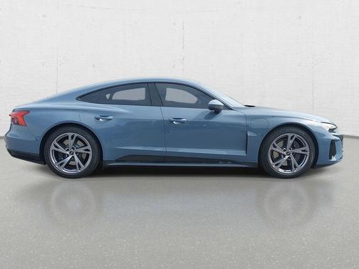 Kemora Gray Metallic 2023 Audi e-tron GT Premium Plus quattro