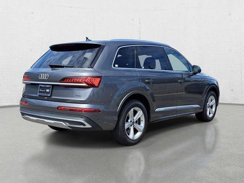 Samurai Gray Metallic 2023 Audi Q7 45 Premium Plus