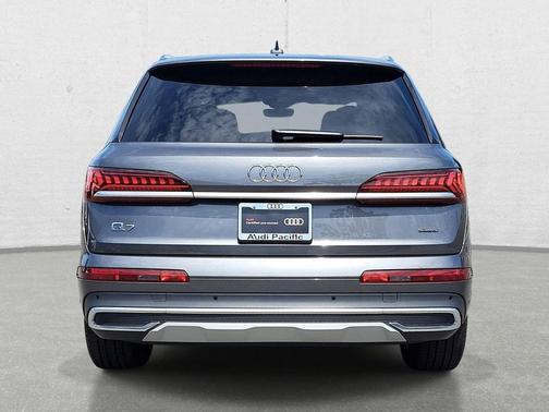 Samurai Gray Metallic 2023 Audi Q7 45 Premium Plus
