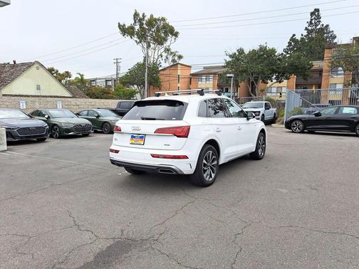 Ibis White 2022 Audi Q5 45 S line Premium Plus