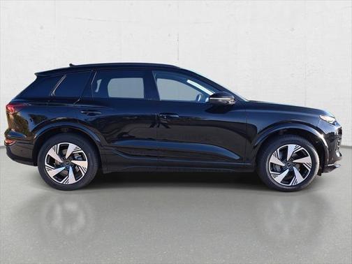 2025 Audi Q6 e-tron Premium quattro