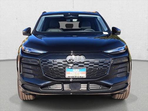 2025 Audi Q6 e-tron Premium quattro