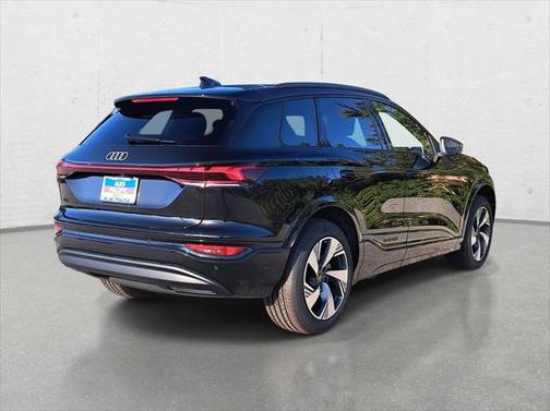 2025 Audi Q6 e-tron Premium quattro