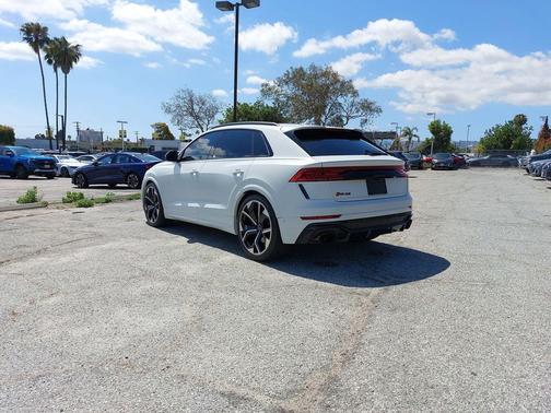Glacier White Metallic 2023 Audi RS Q8 4.0T