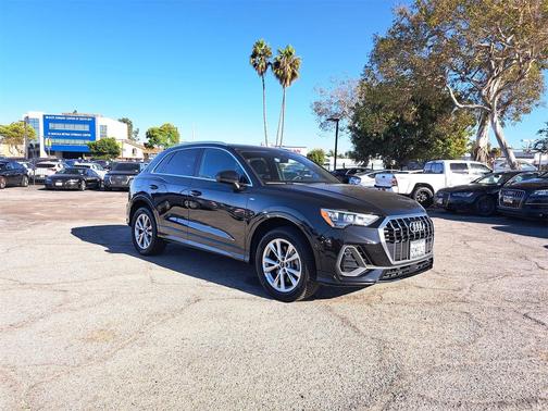 2022 Audi Q3 45 S line Premium