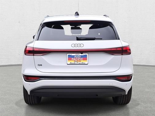 2025 Audi Q6 e-tron Premium Plus quattro