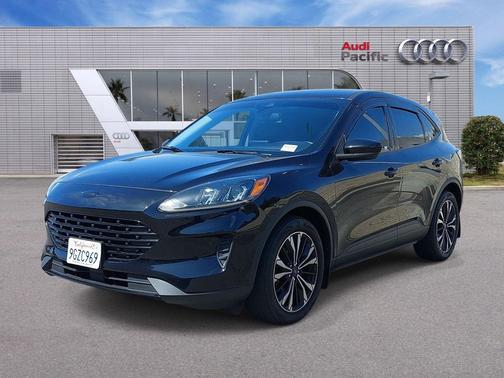 Agate Black Metallic 2022 Ford Escape SE