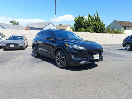 Agate Black Metallic 2022 Ford Escape SE