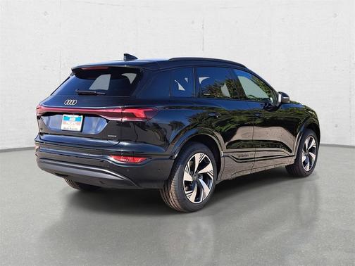 2025 Audi Q6 e-tron Premium quattro