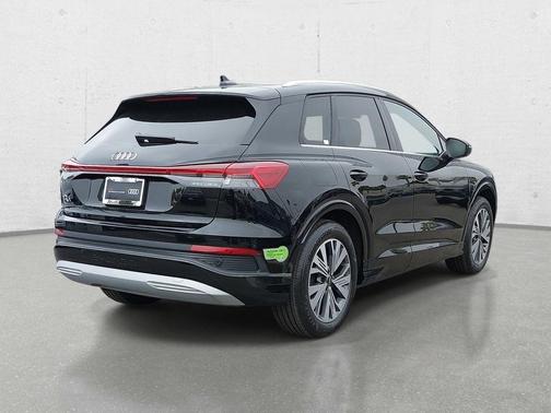 Mythos Black Metallic 2023 Audi Q4 e-tron Premium Plus 40 RWD