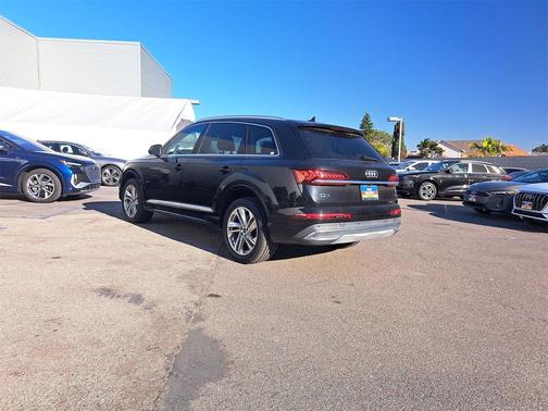 2022 Audi Q7 55 Premium Plus