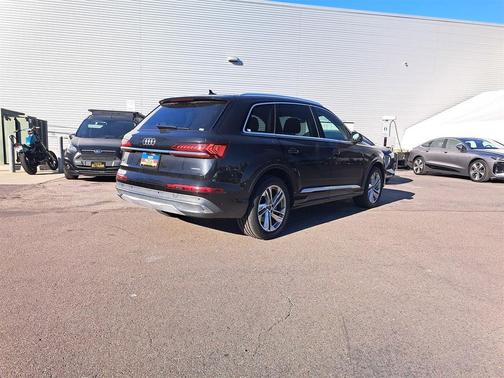 2022 Audi Q7 55 Premium Plus