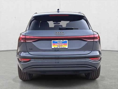 2025 Audi Q6 e-tron Premium quattro
