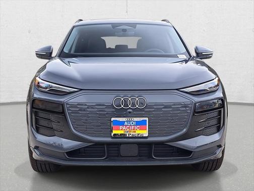 2025 Audi Q6 e-tron Premium quattro