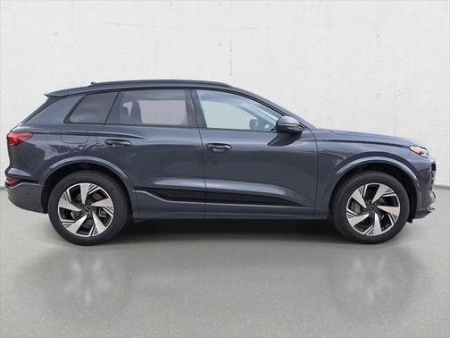 2025 Audi Q6 e-tron Premium quattro