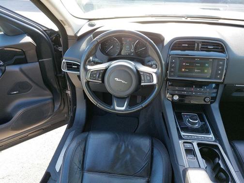Corris Grey Metallic 2018 Jaguar F-PACE 35t Prestige