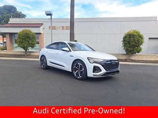 Glacier White Metallic 2024 Audi Q8 e-tron Premium Plus