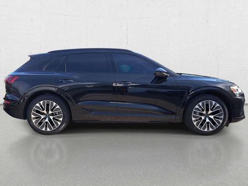 2024 Audi Q8 e-tron Premium Plus