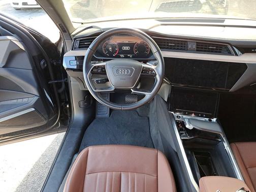 2024 Audi Q8 e-tron Premium Plus