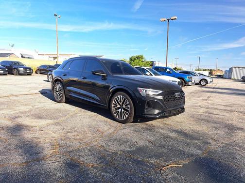 2024 Audi Q8 e-tron Premium Plus