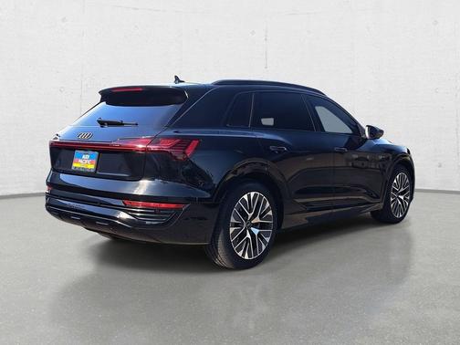 2024 Audi Q8 e-tron Premium Plus